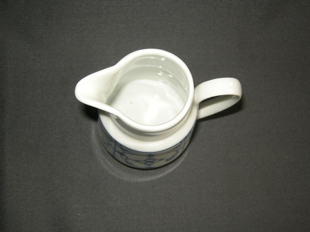 Winterling Blau Saks melkkannetje hoogte 10 cm.