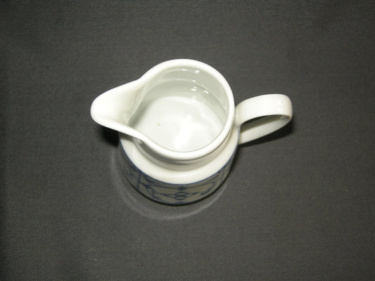 Winterling Blau Saks melkkannetje hoogte 10 cm.