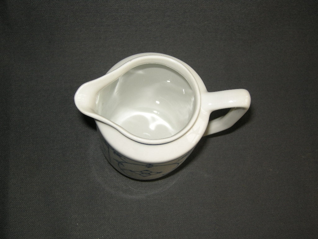 Winterling Blau Saks melkkannetje hoogte 11 cm.