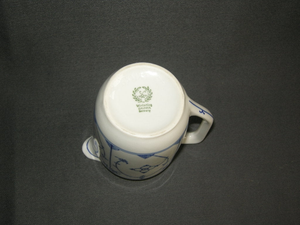 Winterling Blau Saks melkkannetje hoogte 11 cm.