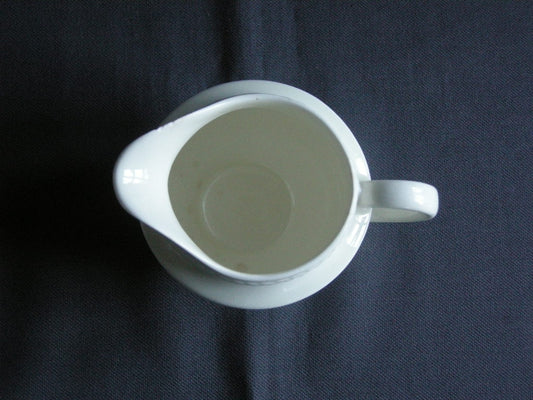 Wedgwood Edme plain melkkannetje met beschadiging
