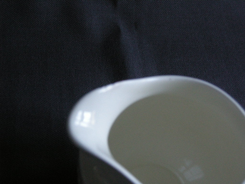 Wedgwood Edme plain melkkannetje met beschadiging