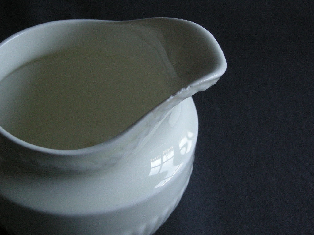 Wedgwood Edme plain melkkannetje met beschadiging