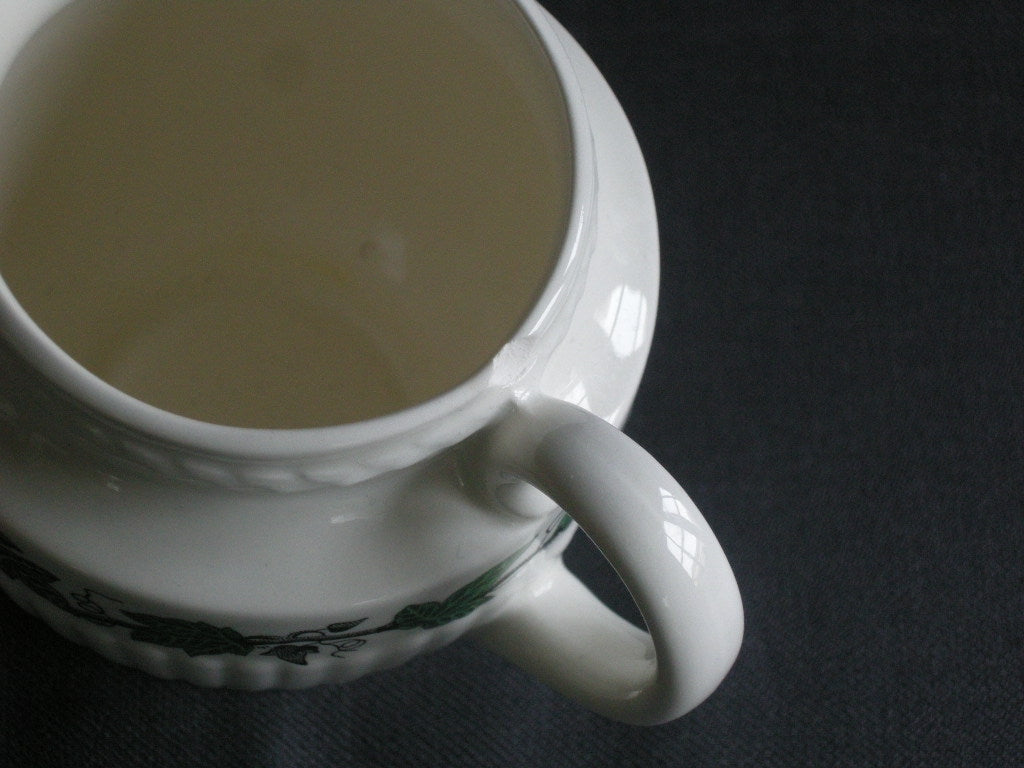 Wedgwood Stratford melkkannetje beschadigd