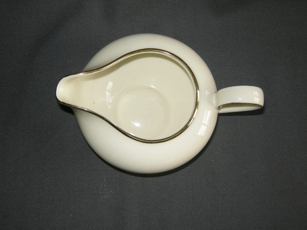 Heinrich Anmut 16438 roomwit met goudkleurig randje melkkannetje