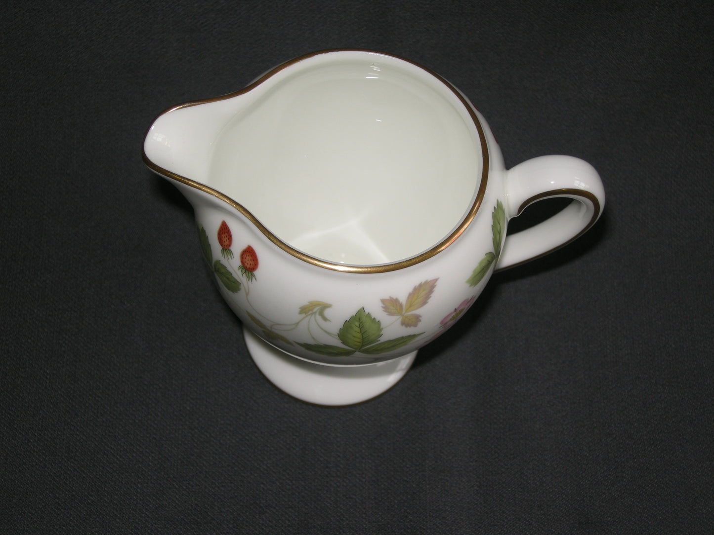 Wedgwood Wild Strawberry melkkannetje
