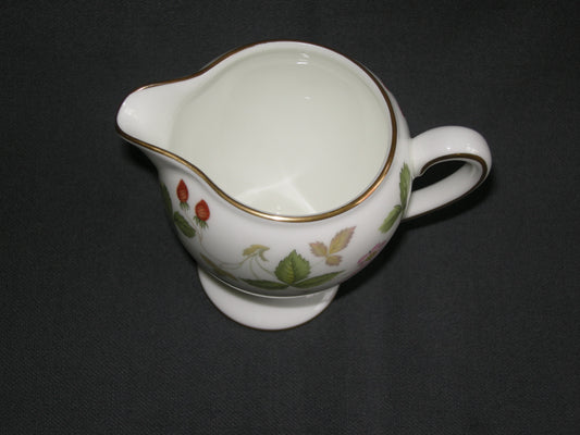 Wedgwood Wild Strawberry melkkannetje