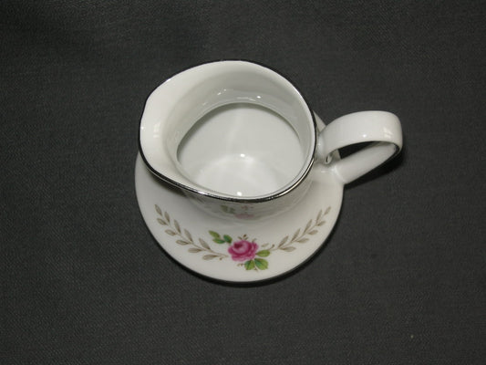 Eschenbach wit met rose roosjes melkkannetje