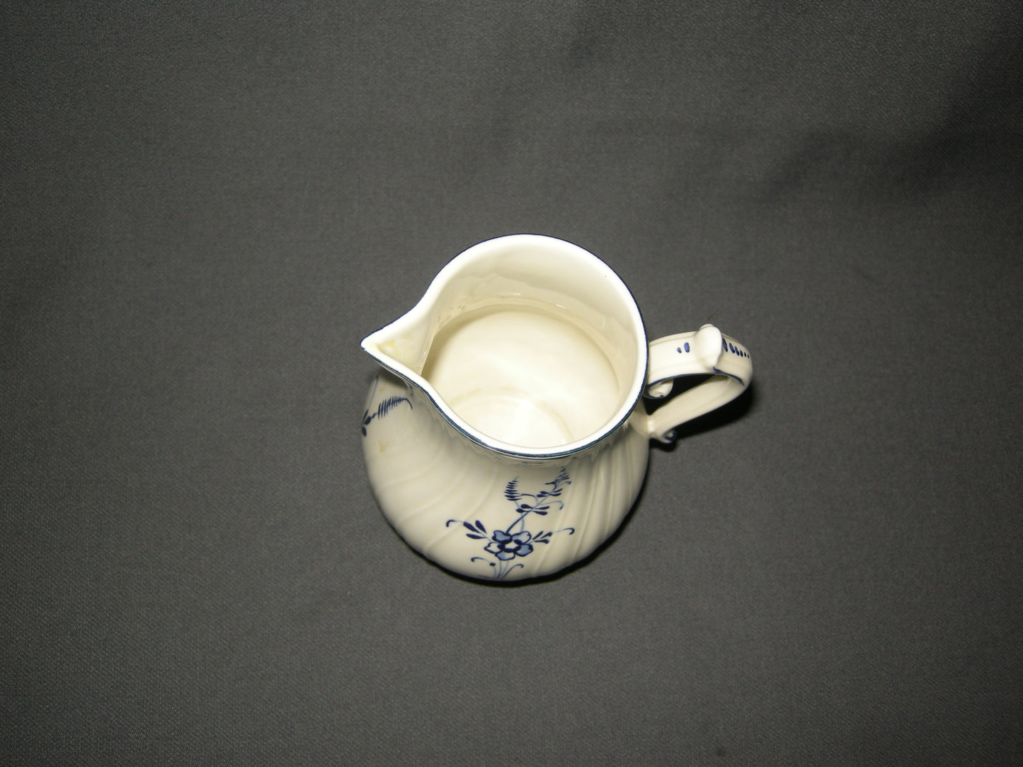 Villeroy & Boch Vieux Luxembourg melkkannetje hoogte 11 cm.