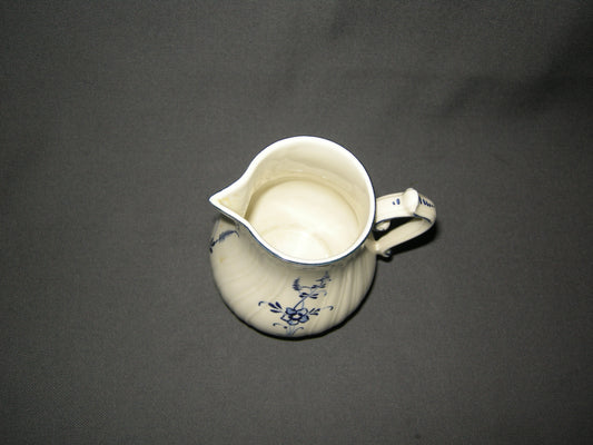 Villeroy & Boch Vieux Luxembourg melkkannetje hoogte 11 cm.