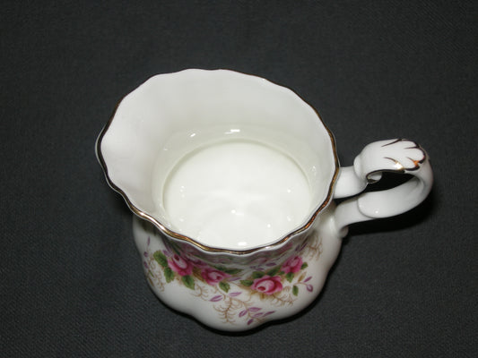 Royal Albert Lavender Rose melkkannetje 9 cm.