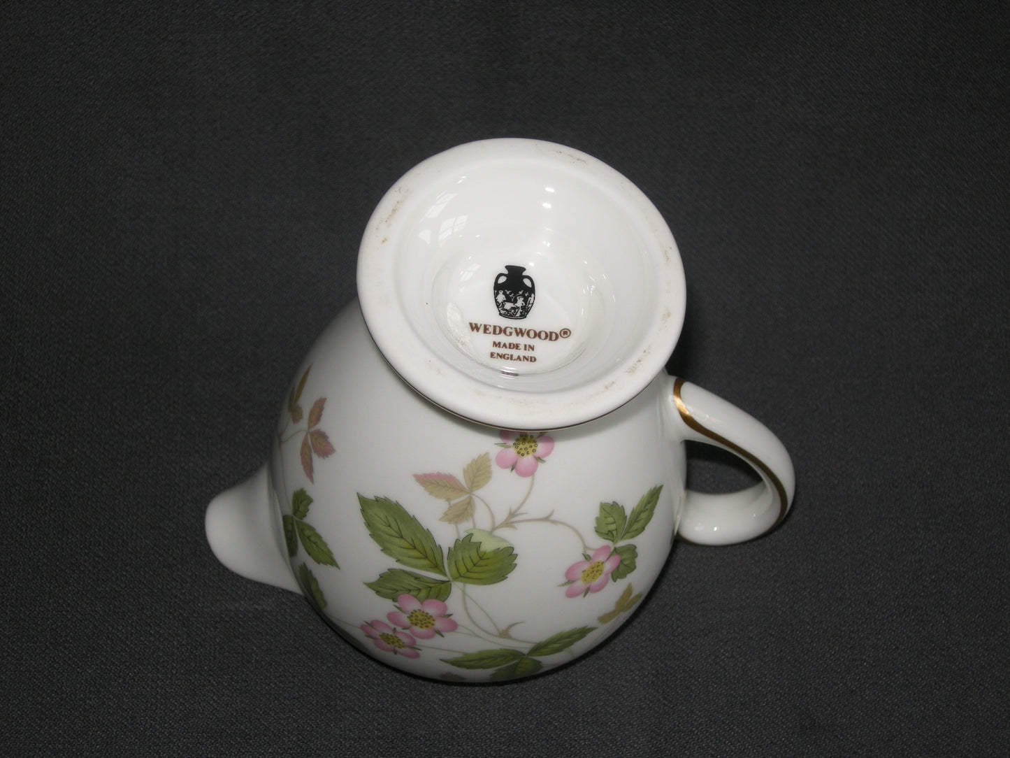 Wedgwood Wild Strawberry melkkannetje
