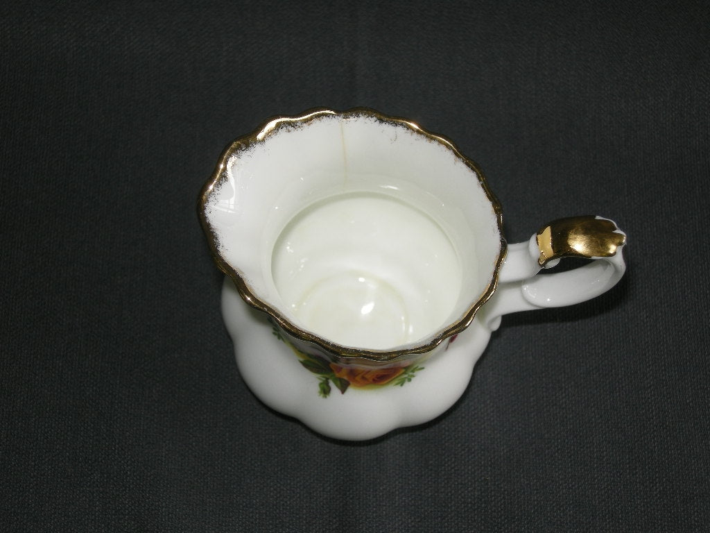 Royal Albert Old Country Roses melkkannetje klein met scheurtje