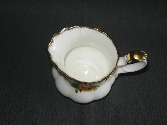 Royal Albert Old Country Roses melkkannetje klein met scheurtje