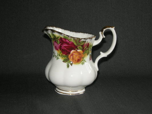 Royal Albert Old Country Roses melkkannetje klein met scheurtje