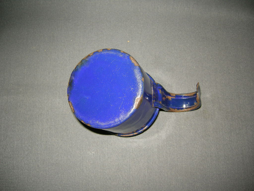 emaille blauw 001. maatbeker met omgebogen haak