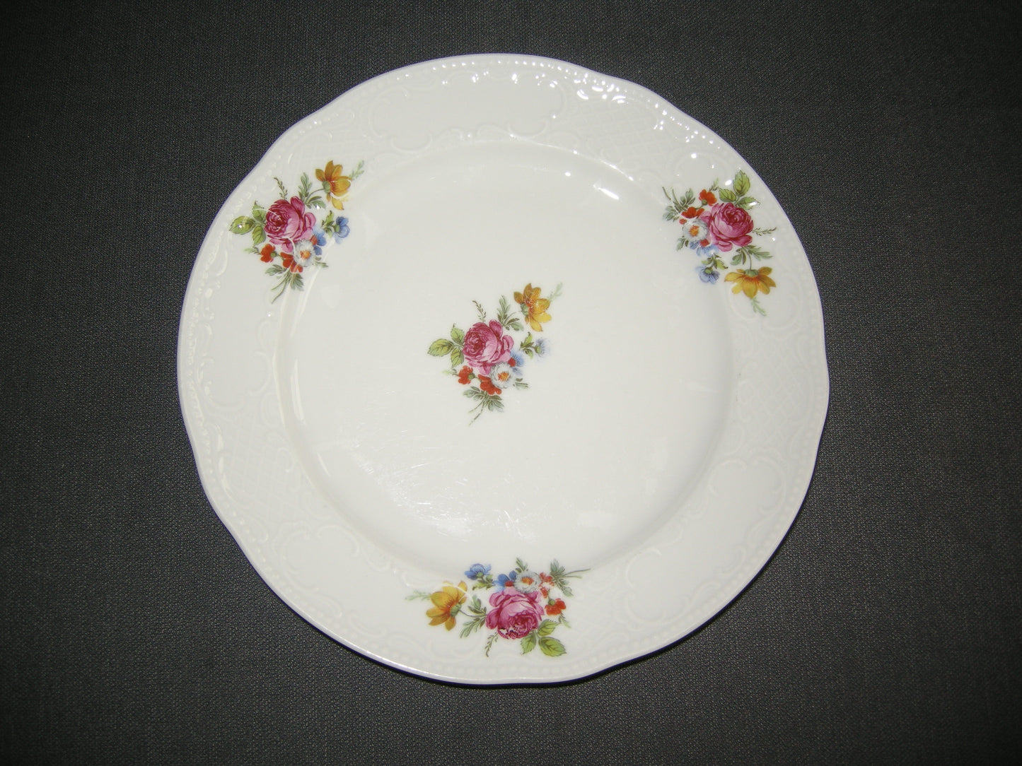 Seltmann & Weiden spierwit met bloemdecor en relief ontbijtborden