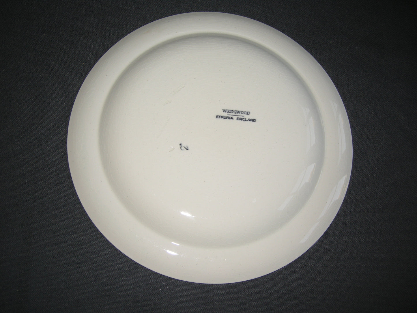 Wedgwood Moustiers ontbijtbord met kleurloze craquelé