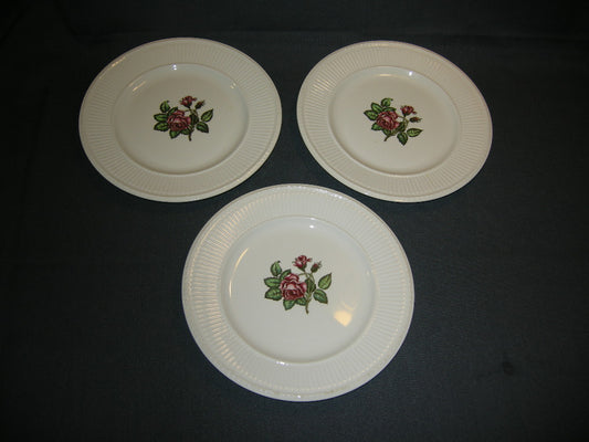 Wedgwood Moss Rose ontbijtborden doorsnee 23 cm. met bruine puntjes