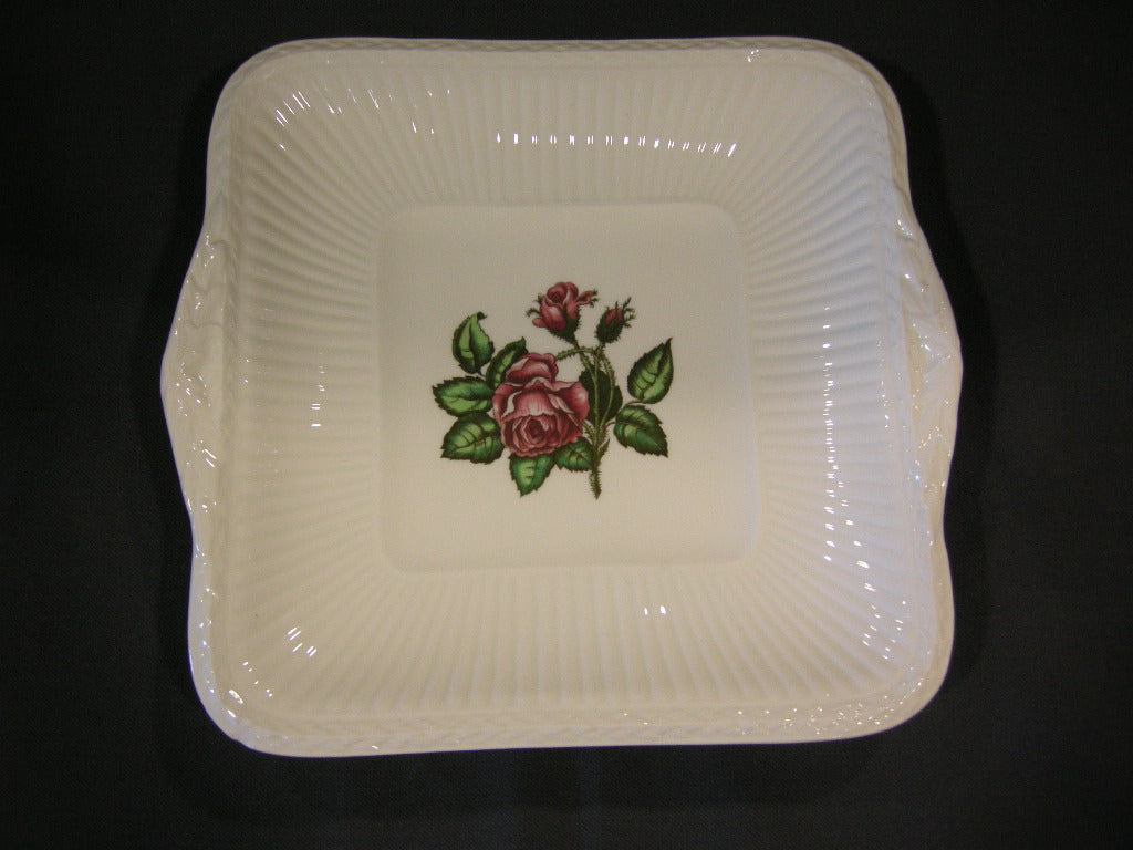 Wedgwood Moss Rose presenteerschaal met craquelé