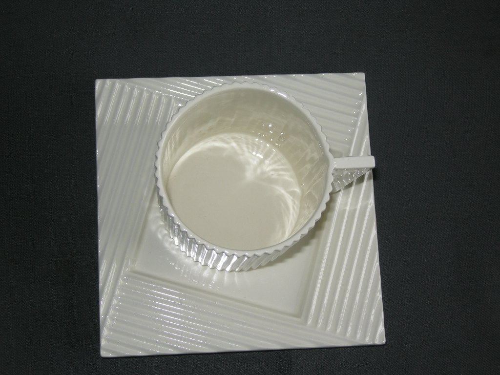 Gien roomwit met ribbels kop & schotel + eierdopje / schaaltje