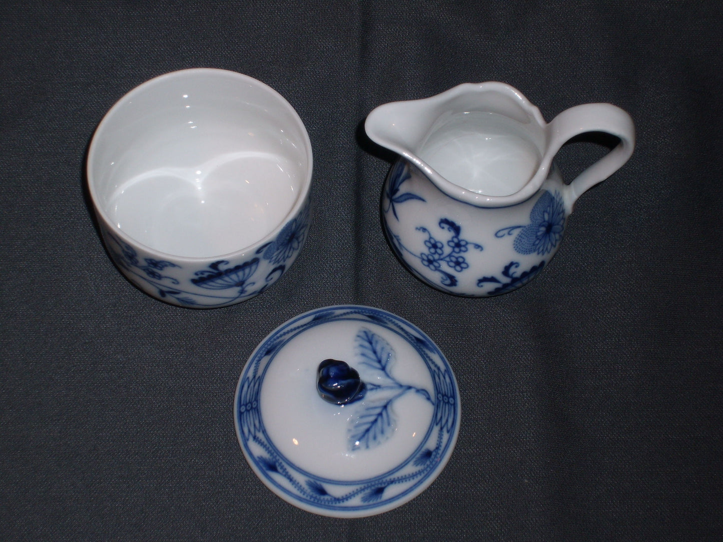 Oscar Schaller & Co. Bavaria. Zwiebelmuster melkkannetje