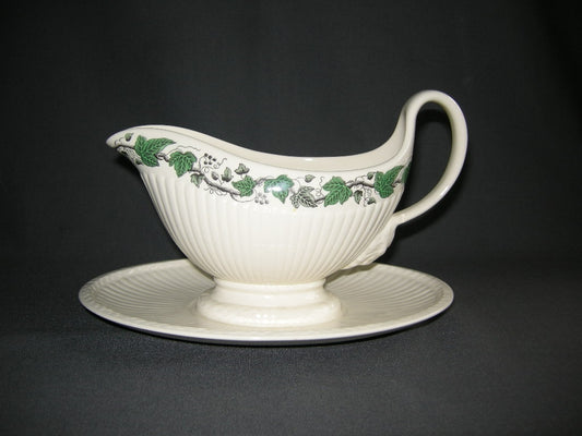 Wedgwood Stratford sauskom met beschadiging