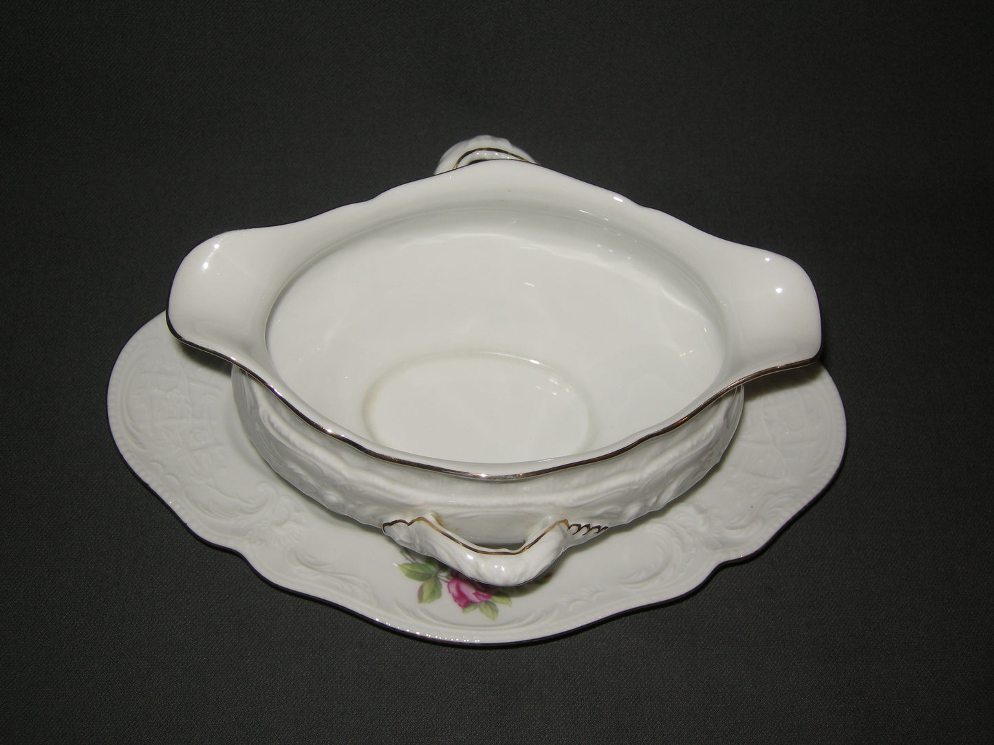 Rosenthal Sanssouci spierwit rose pioenroos met goudkleurig randje sauskom