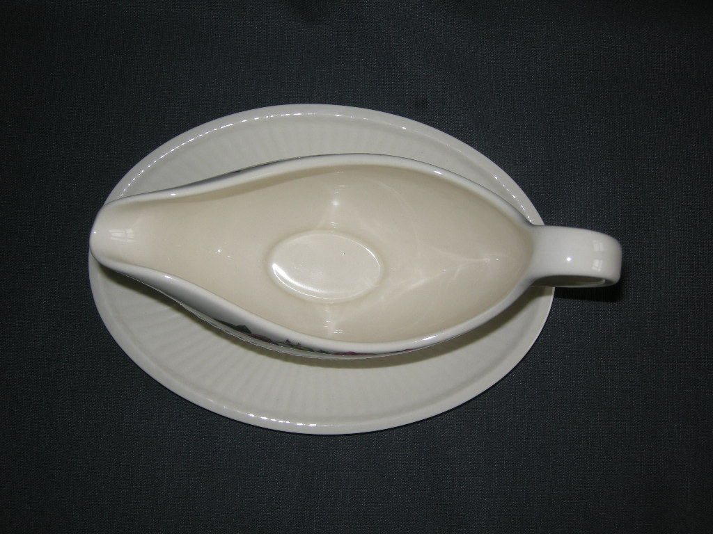 Wedgwood Briar Rose sauskom met vaste onderschotel