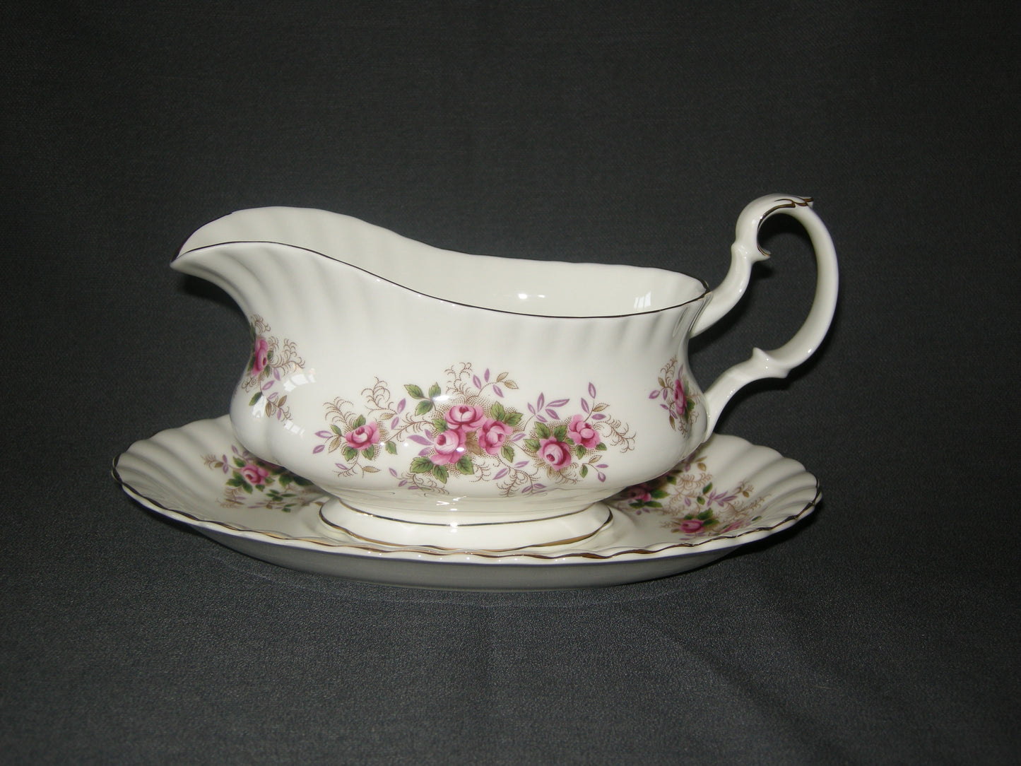 Royal Albert Lavender Rose sauskom met losse onderschotel