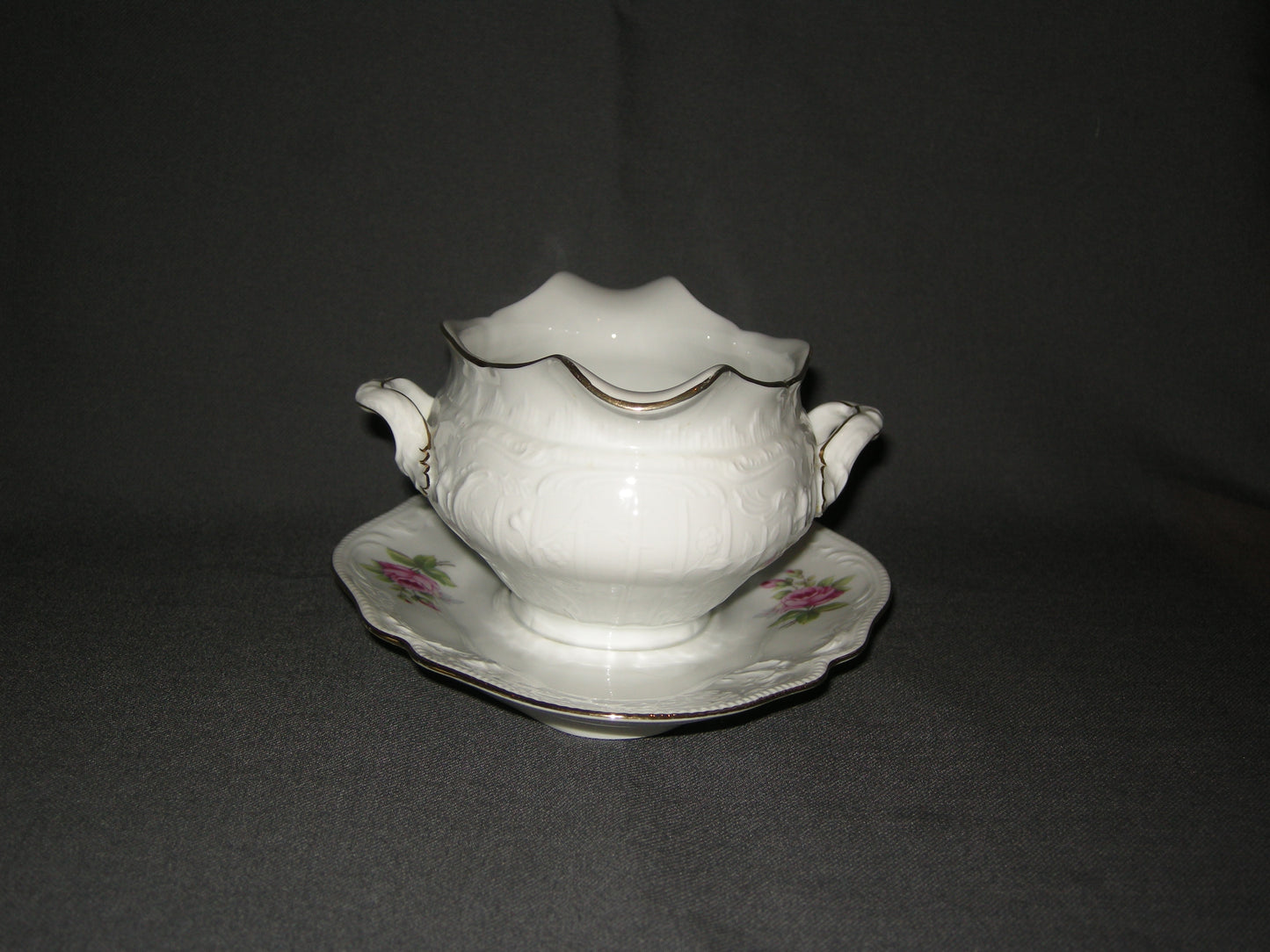 Rosenthal Sanssouci spierwit rose pioenroos met goudkleurig randje sauskom