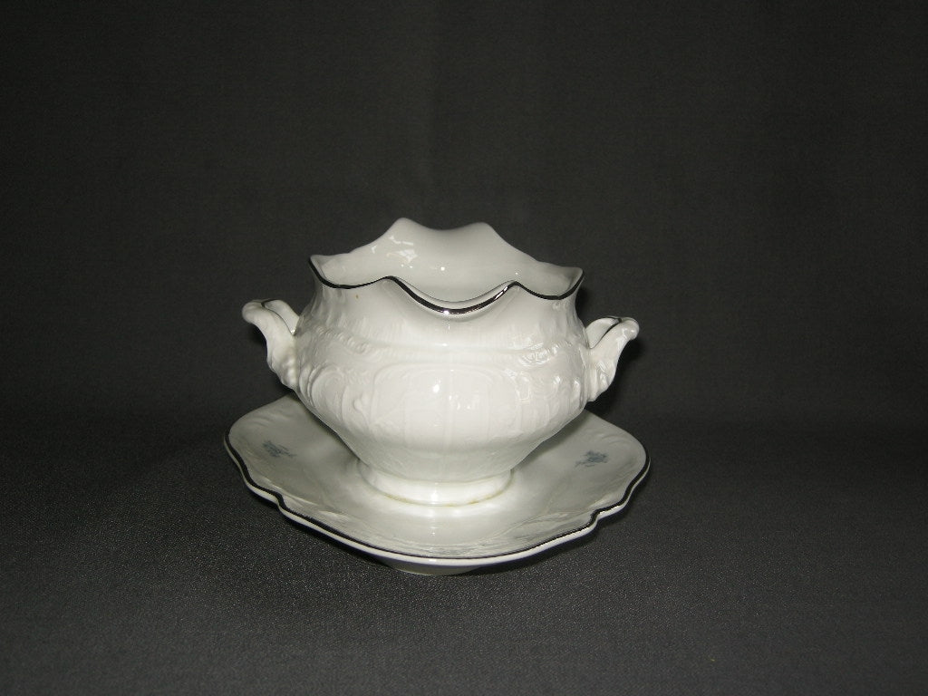 Rosenthal Sanssouci spierwit met blauw / grijze bloemetjes sauskom