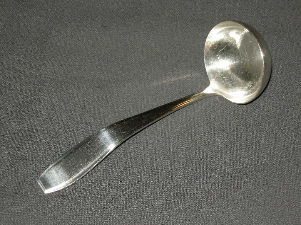 Sola verzilverd model 1640 sauslepel