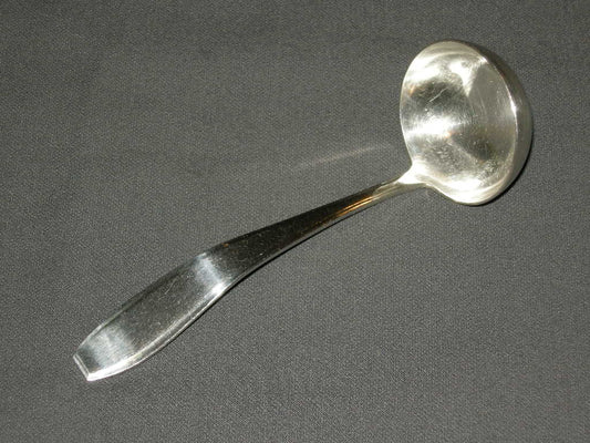 Sola verzilverd model 1640 sauslepel