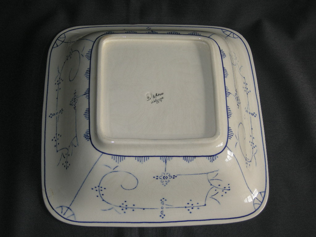 Boch Copenhague schaal 26 x 26 x 8 cm. met beschadiging
