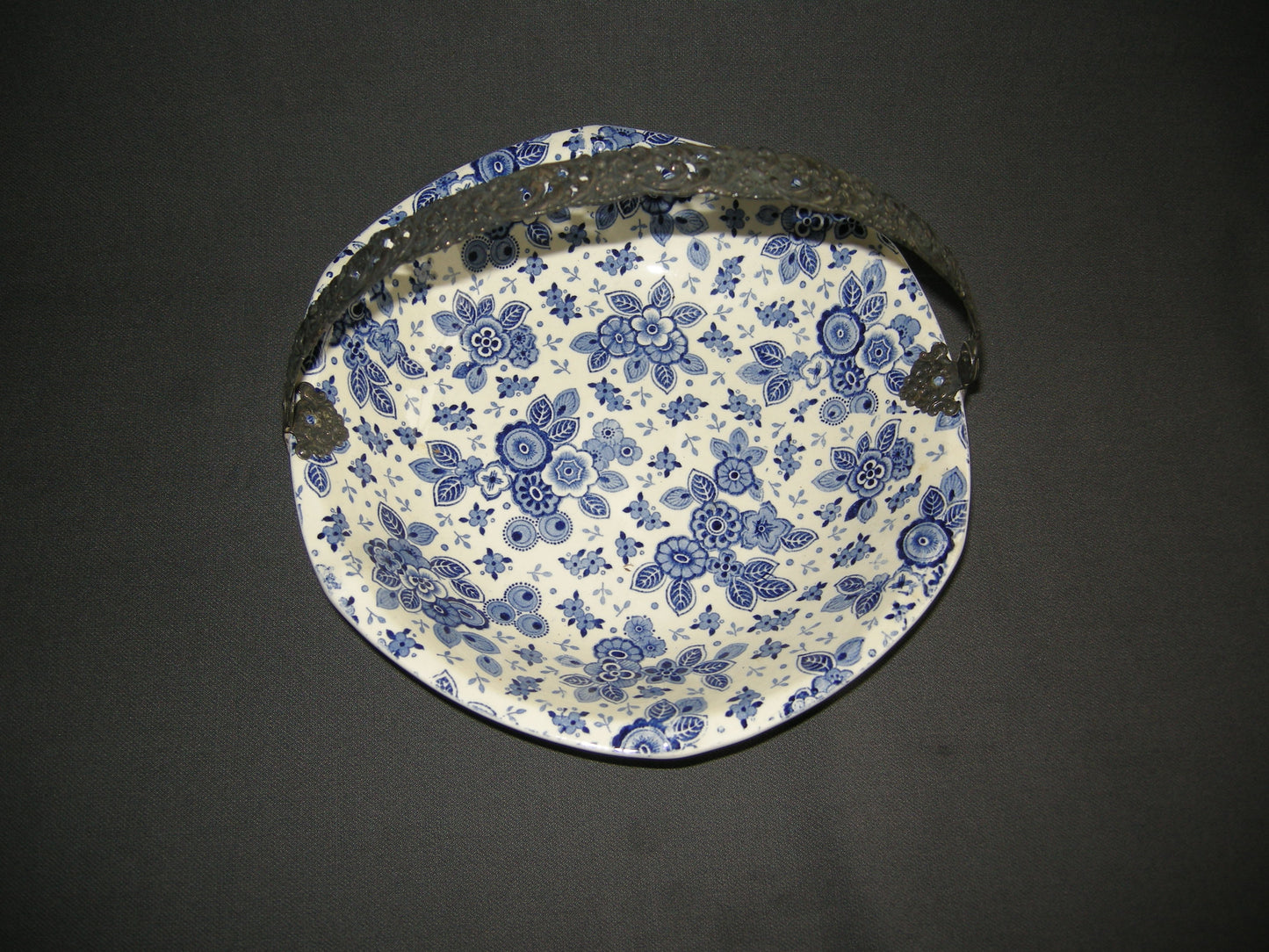 Societe Ceramique Beatrix schaal met verzilverd handvat