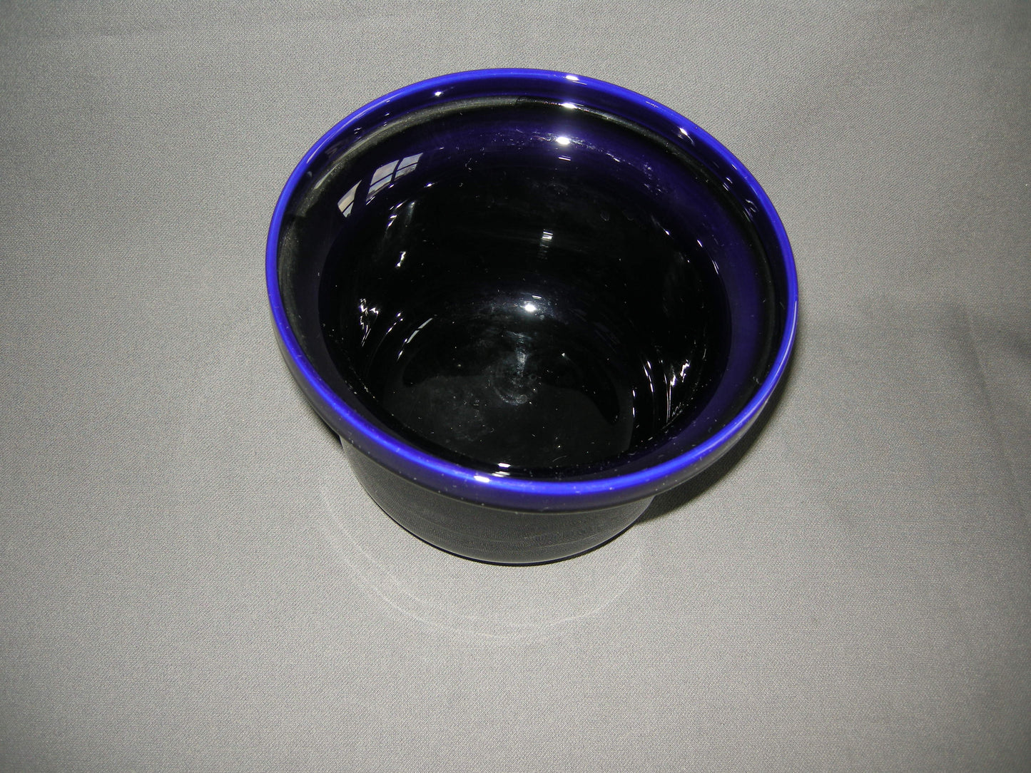 Huizen donkerblauw glanzend schaal O18,5 cm., hoogte 13 cm.