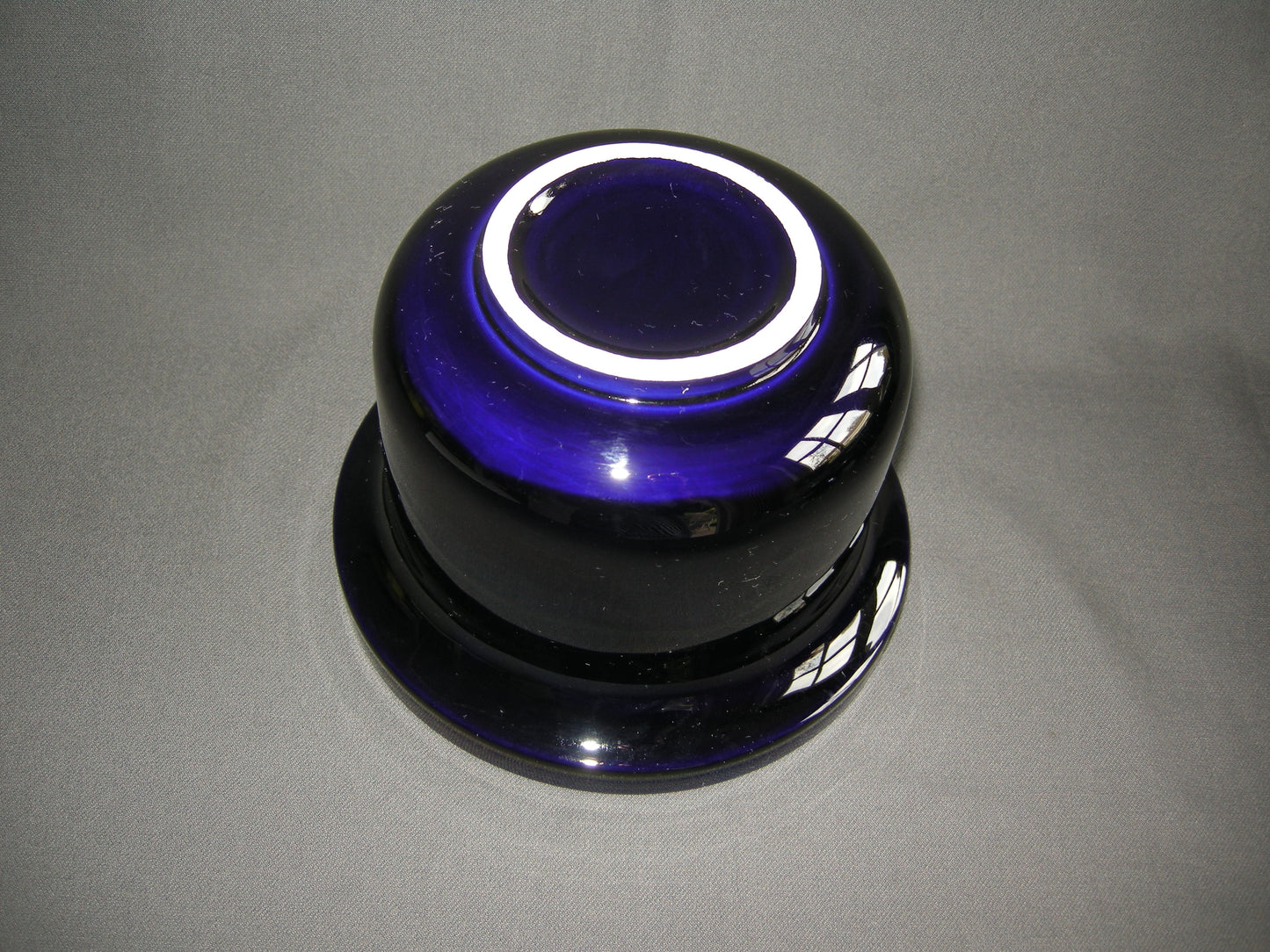 Huizen donkerblauw glanzend schaal O18,5 cm., hoogte 13 cm.
