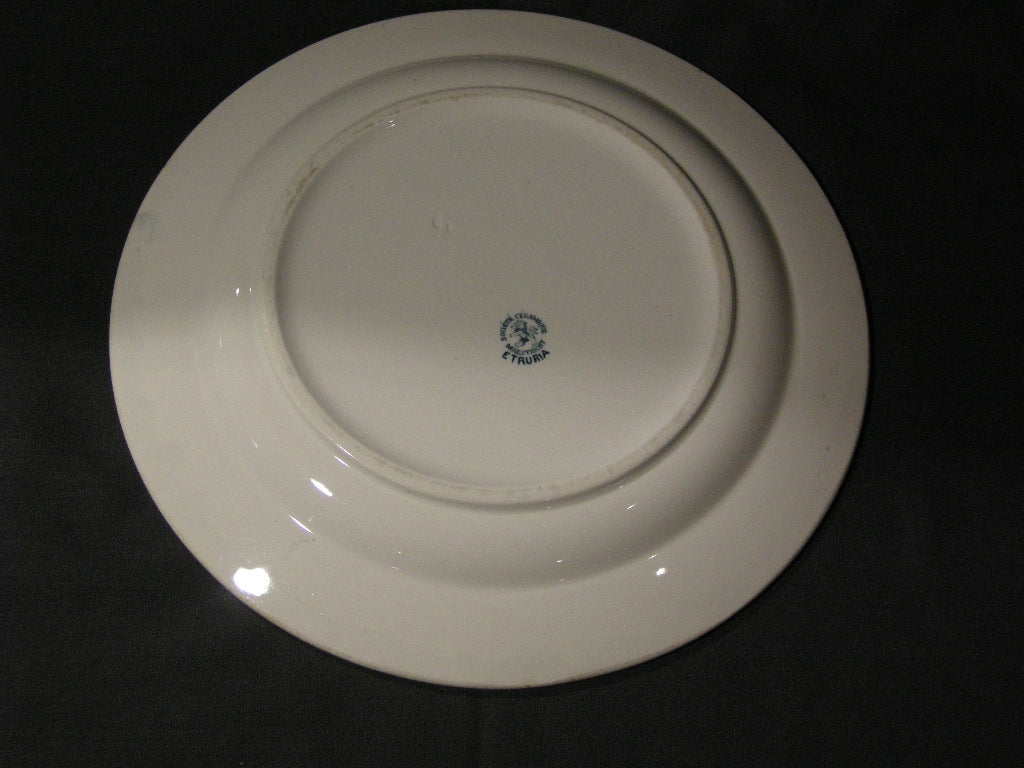 Societe Ceramique Etruria schaal O29,5 cm. met verkleuring