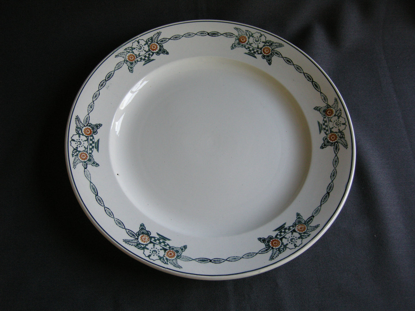 St. Amand 6525 schaal O29 cm.