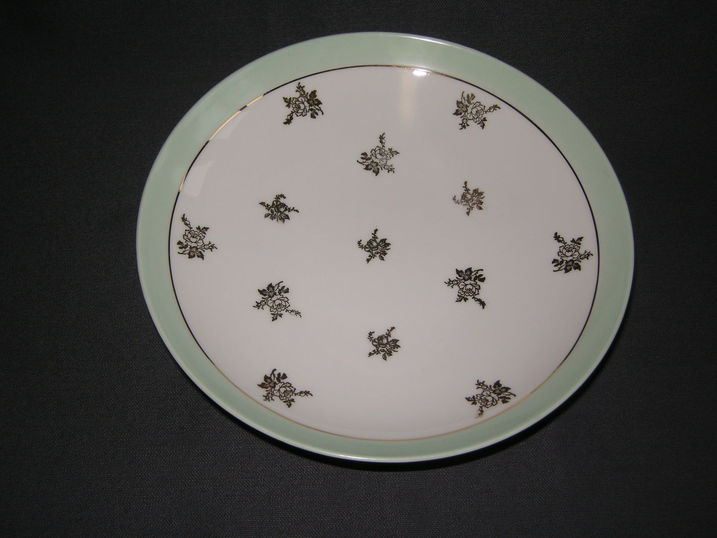 Limoges Charles Ahrenfeldt presenteerschaal op voet O23 cm.
