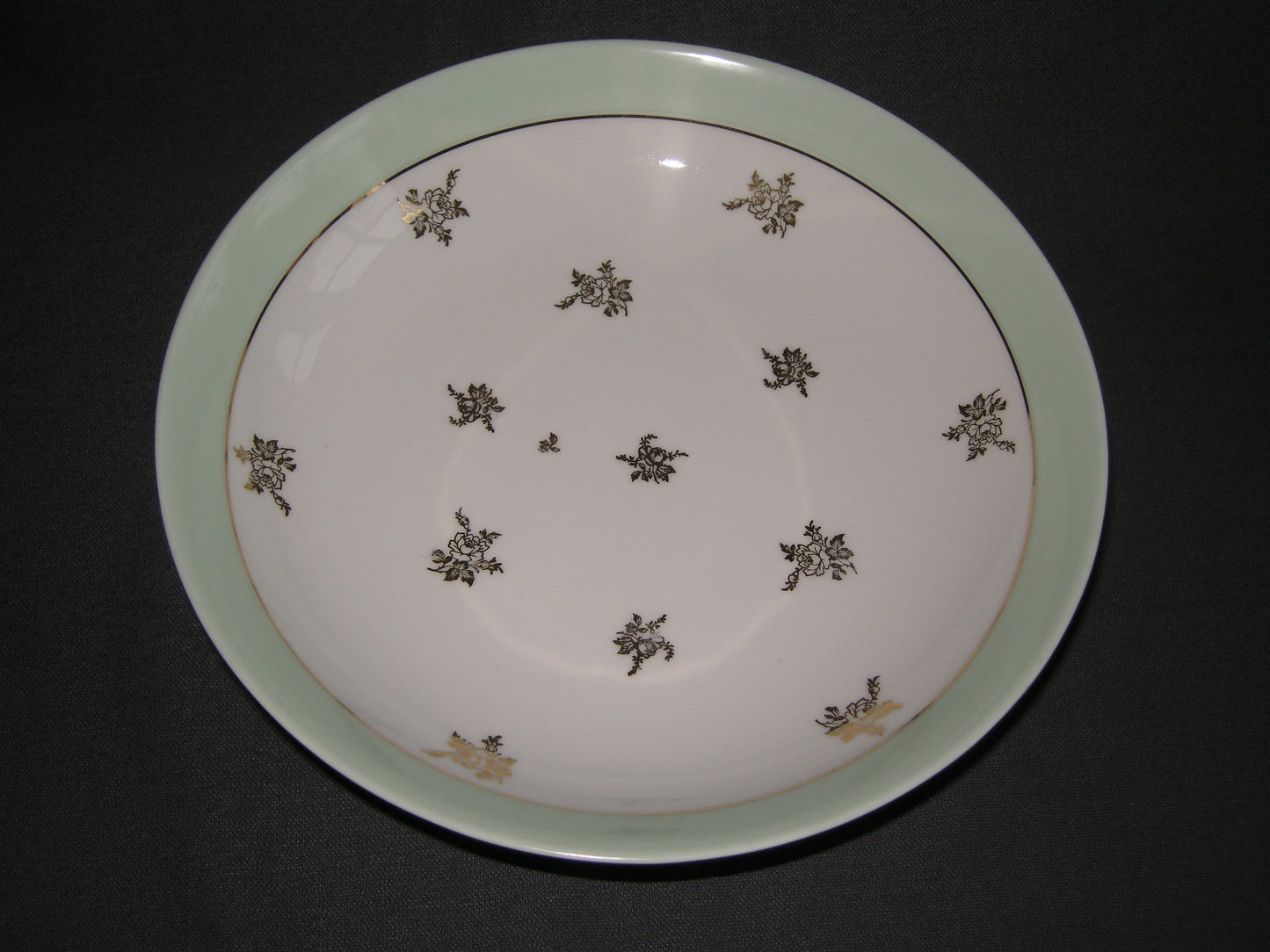 Limoges Charles Ahrenfeldt presenteerschaal op voet O24,5 cm.