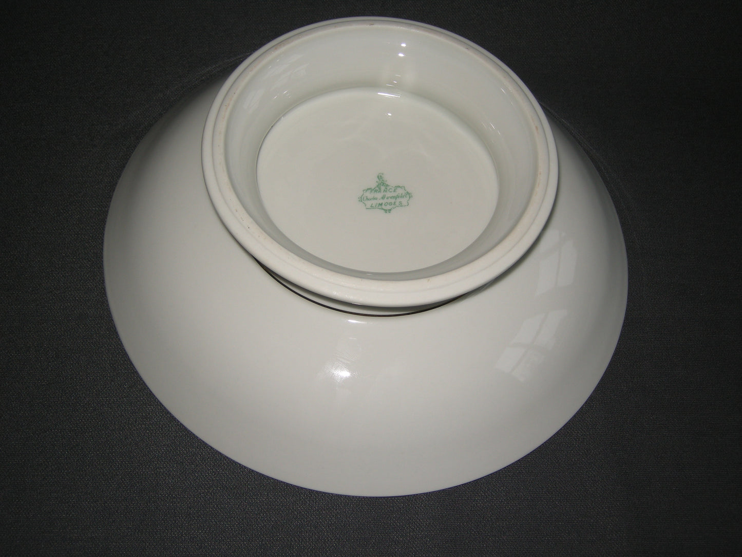 Limoges Charles Ahrenfeldt presenteerschaal op voet O24,5 cm.