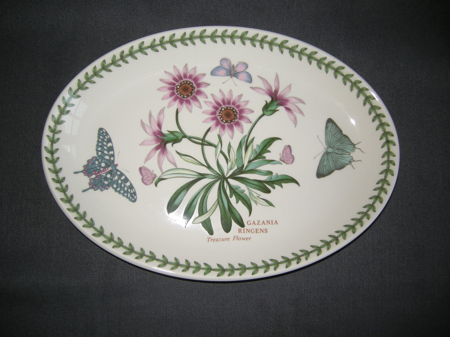 Portmeirion Botanic Garden vleesschaal dikke bodem 27 x 19,5 x 2,5 cm. Gazania