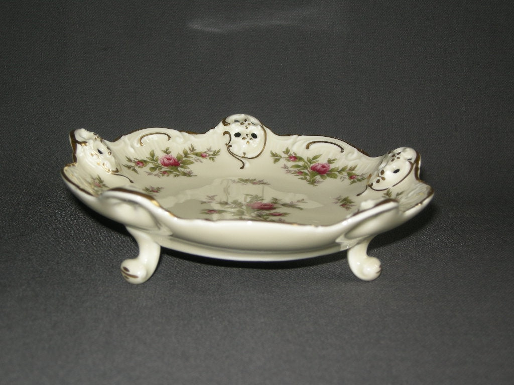 Rosenthal Moliere Moosrose 2984 001. bonbonschaaltje O15,5 cm., hoogte 4,5 cm.
