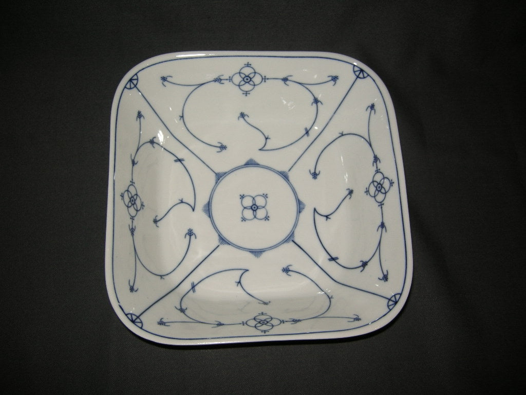 Alba Iulia Blau Saks schaal 23 x 23 x 7 cm.