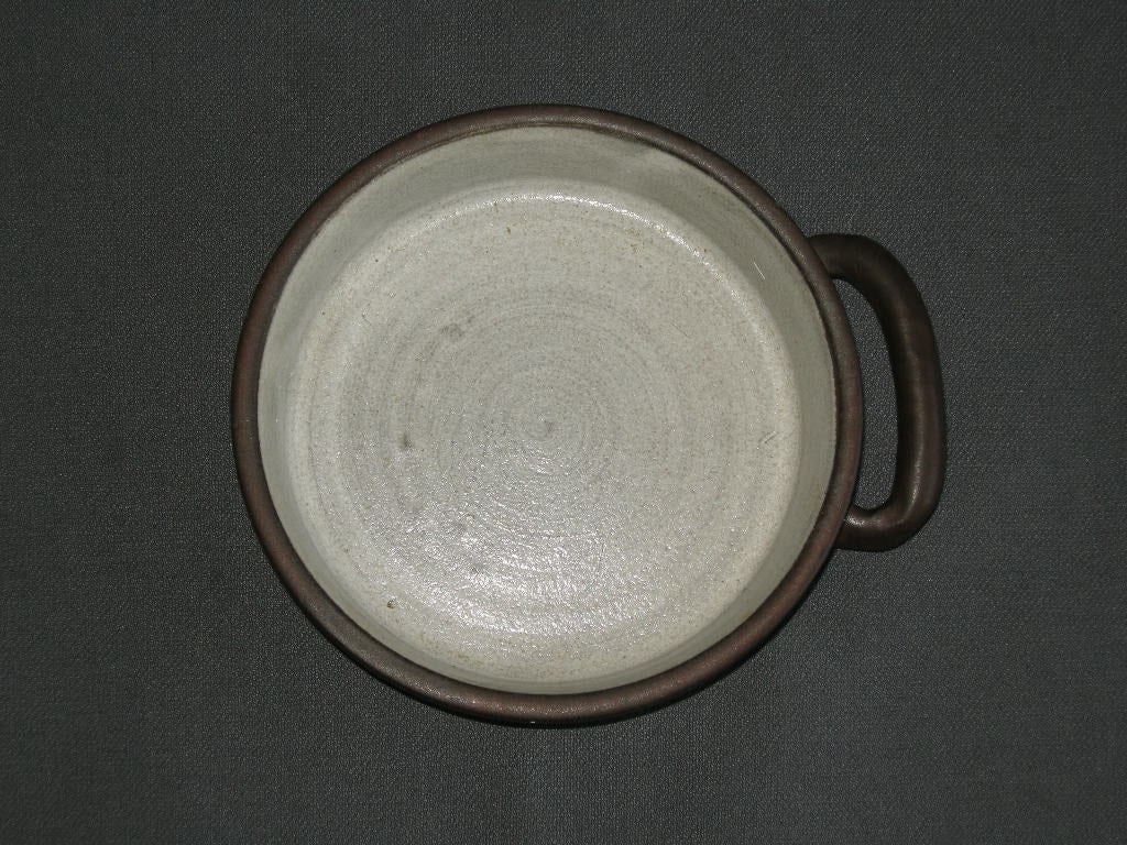 Lucie Q. Bakker Quirina bruin schaaltje 1 oor O12,5 cm.