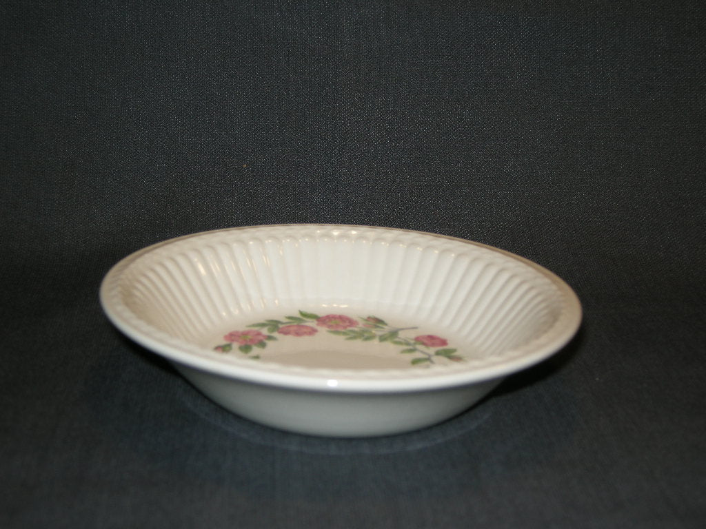 Wedgwood Rosalind compoteschaaltje O13 cm. lichte craquelé