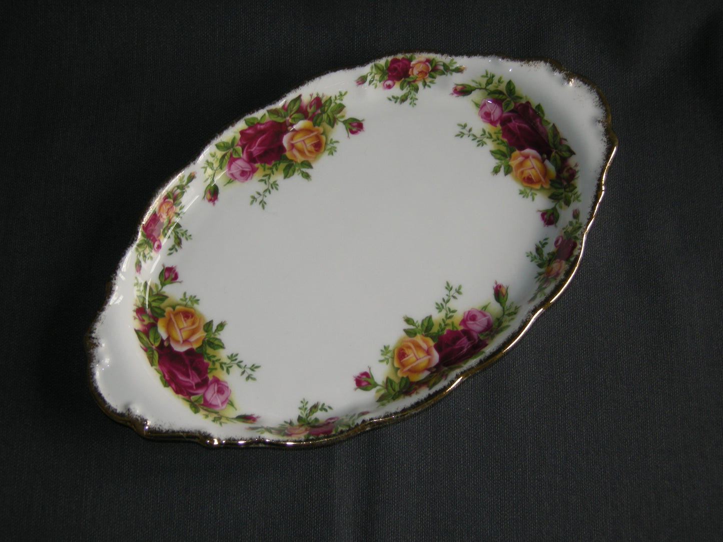 Royal Albert Old Country Roses presenteerschaaltje 25 x 14,5 cm.
