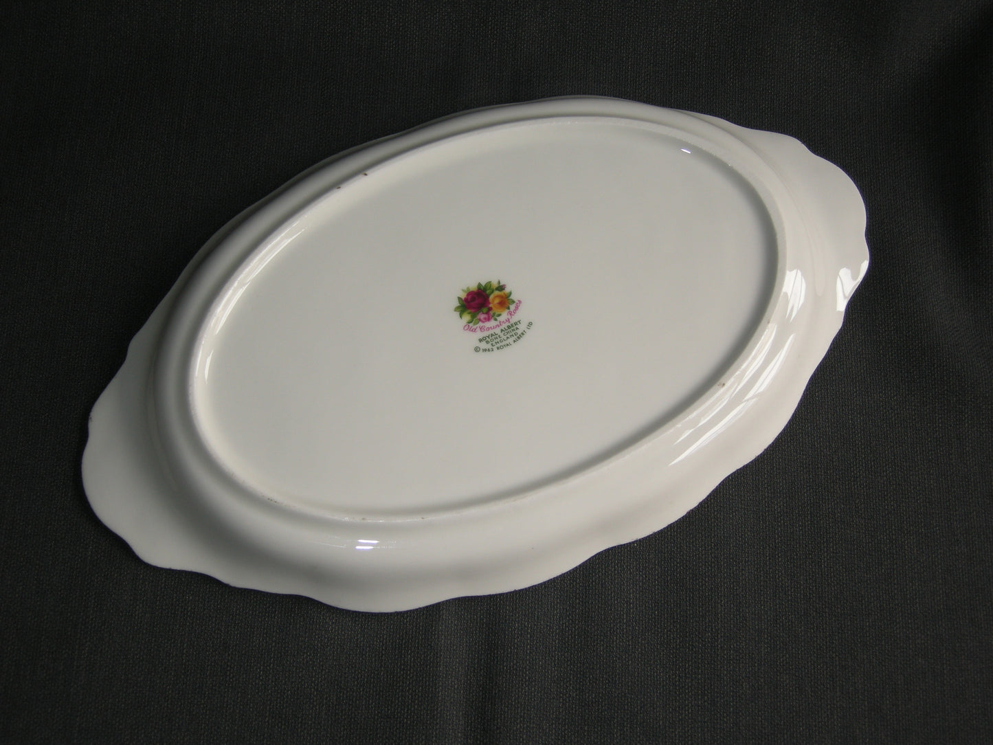 Royal Albert Old Country Roses presenteerschaaltje 25 x 14,5 cm.